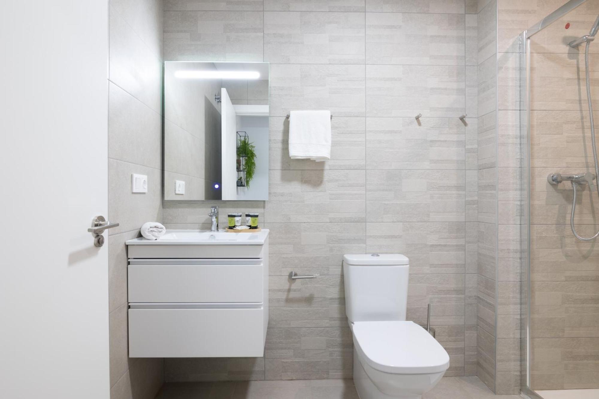 Dormforyou Arena Delux Валенсия Экстерьер фото
