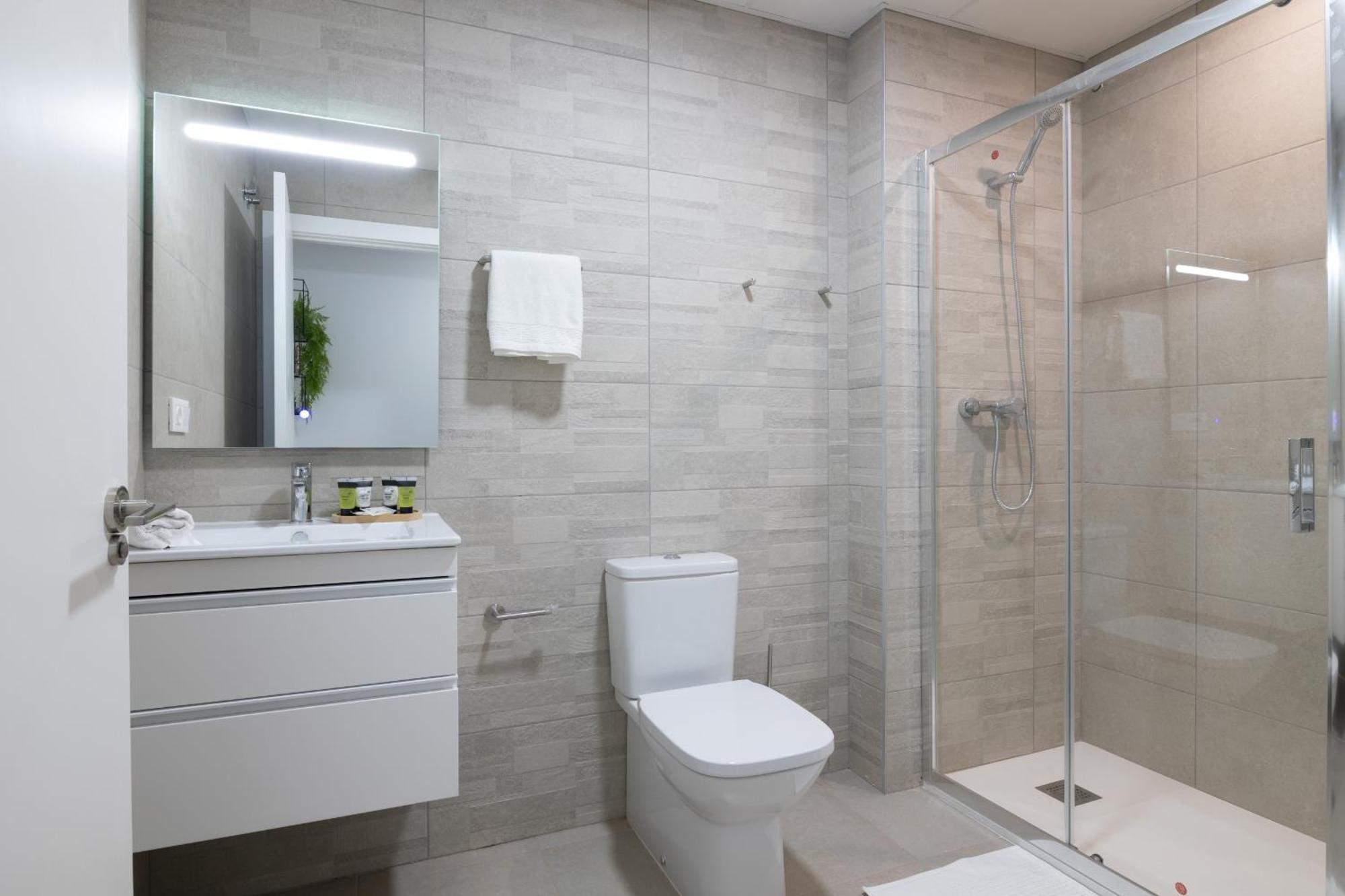 Dormforyou Arena Delux Валенсия Экстерьер фото